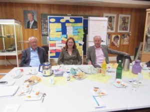 Karoline Linnert im Ortsamt mit Wolfgang Haase (links) und Ulrich Schlüter (rechts)