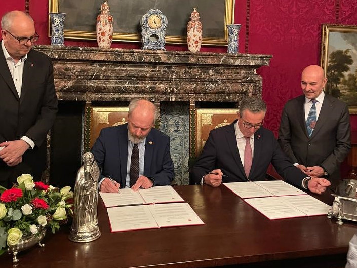Unterzeichnung-Partnerschaftsvertrag-Izmir-Osterholz